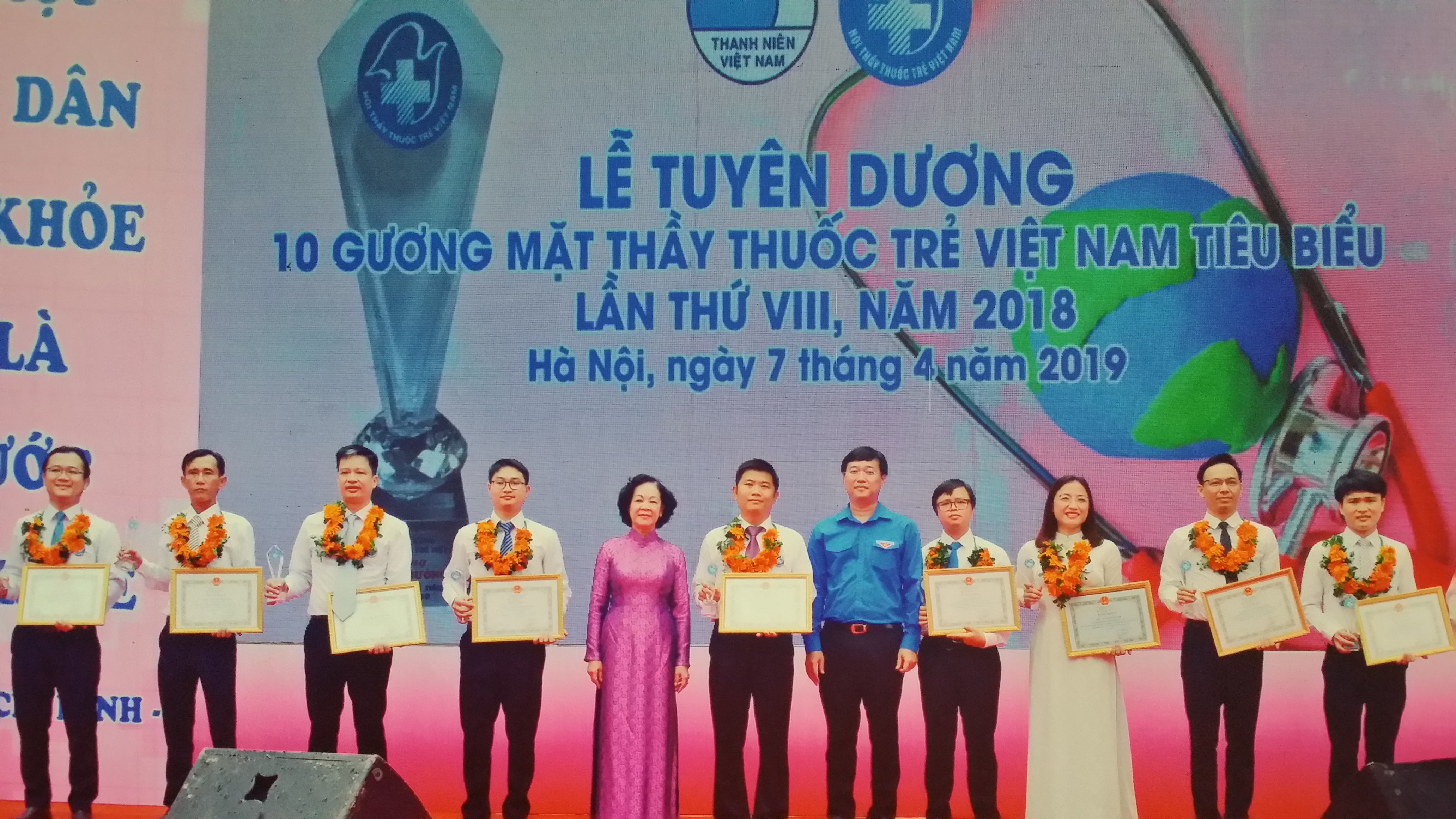 Vinh danh 10 thầy thuốc trẻ Việt Nam tiêu biểu cống hiến hết mình vì người bệnh