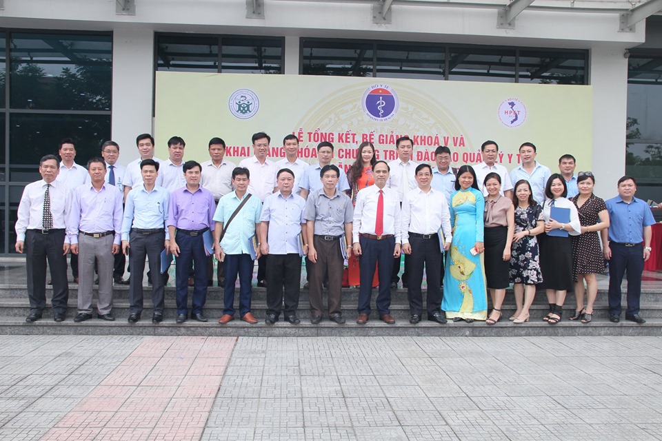Lễ bế giảng khóa V và khai giảng khóa VII Chương trình Đào tạo cán bộ Lãnh đạo, quản lý ngành y tế Việt Nam