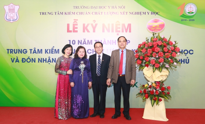 Trung tâm Kiểm chuẩn chất lượng xét nghiệm y học – Trường ĐH Y Hà Nội kỷ niệm 10 năm thành lập và Đón nhận Bằng khen của Thủ tướng Chính phủ