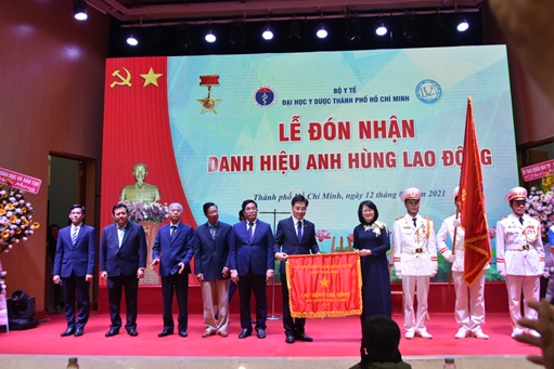 Đại Học Y Dược TP.HCM: Đón nhận danh hiệu Anh hùng Lao động thời kỳ đổi mới