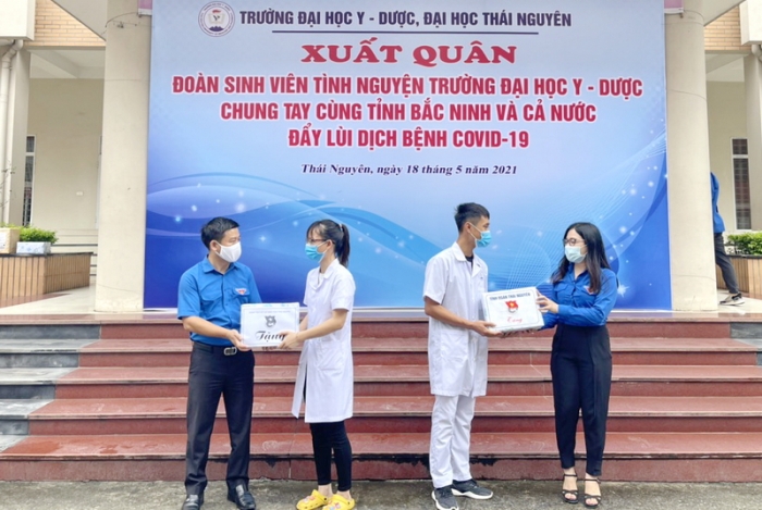 50 sinh viên Trường Đại học Y – Dược, Đại học Thái Nguyên xuất quân hỗ trợ Bắc Ninh phòng, chống dịch