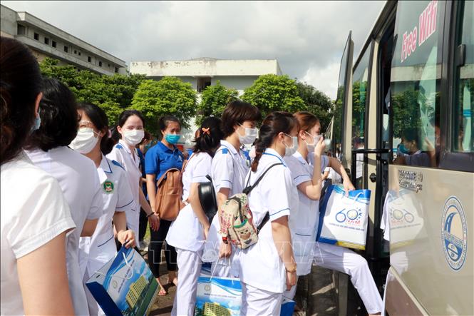 Sinh viên Nam Định tình nguyện hỗ trợ tại ‘tâm dịch’ Bắc Giang