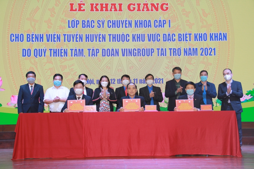 Lễ Khai giảng lớp bác sĩ chuyên khoa cấp I, lớp 1, năm 2021 Dự án Thí điểm Bác sĩ trẻ tình nguyện về vùng khó khăn do Quỹ Thiện Tâm, Tập đoàn Vingroup tài trợ