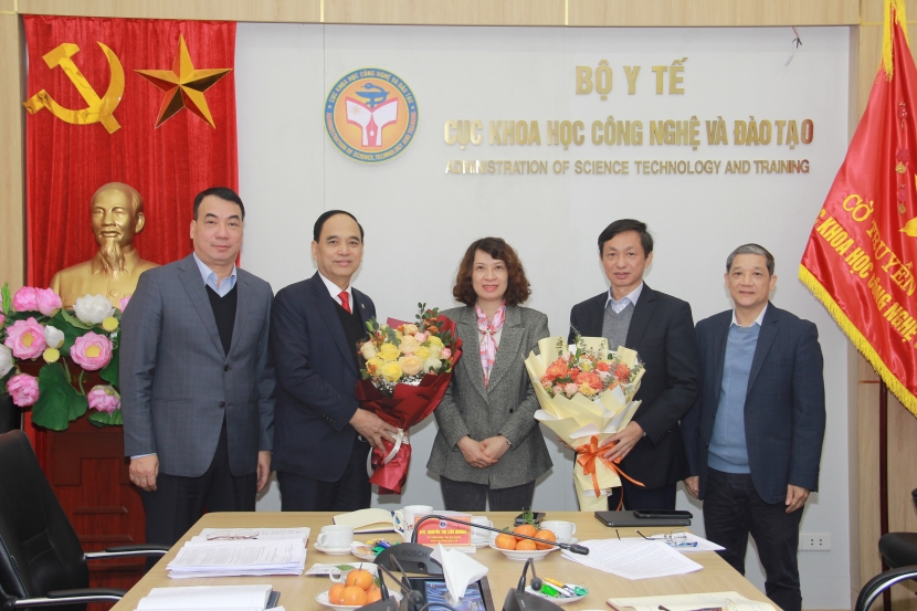 Thứ trưởng Nguyễn Thị Liên Hương làm việc với Cục Khoa học công nghệ và Đào tạo