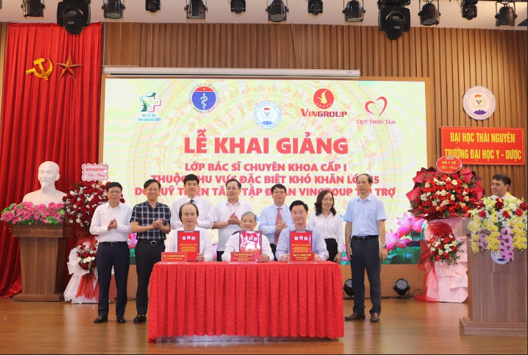 Lễ khai giảng lớp bác sỹ chuyên khoa cấp I, lớp 15 Dự án 585 tại Trường Đại học Y Dược, Đại học Thái Nguyên
